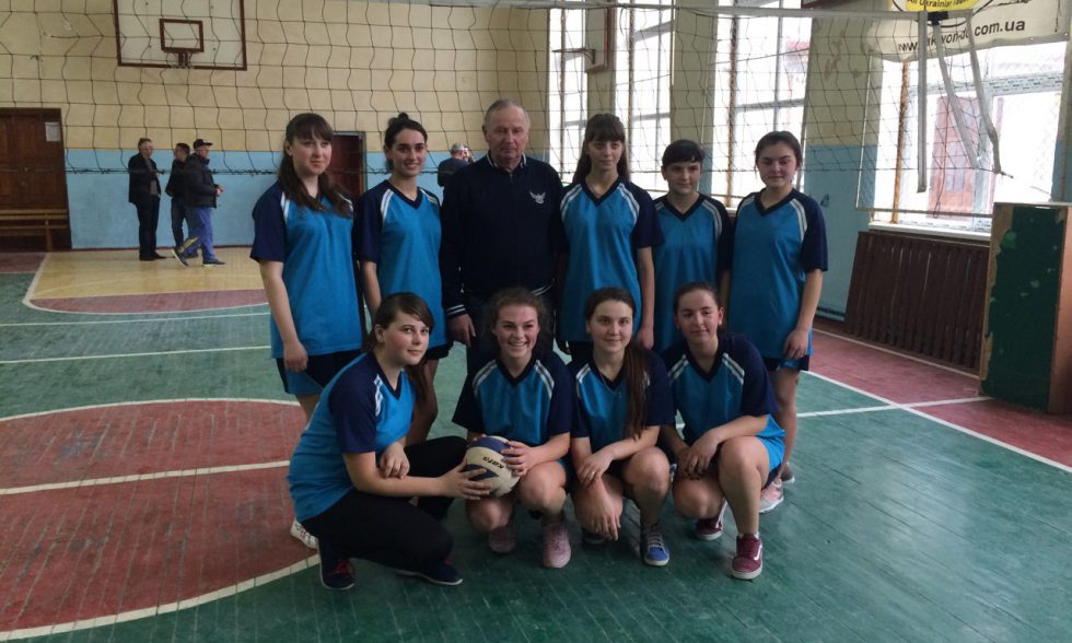 Вітаємо нашу волейбольну команду дівчат з перемогою в змаганнях з волейболу