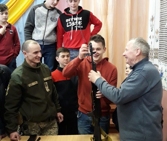 Військово-патріотичне виховання школярів