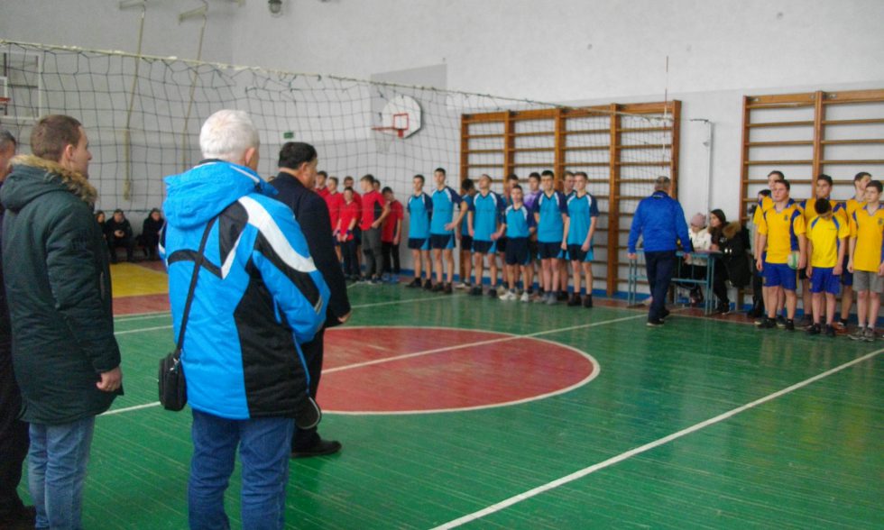 Змагання з волейболу серед юнаків