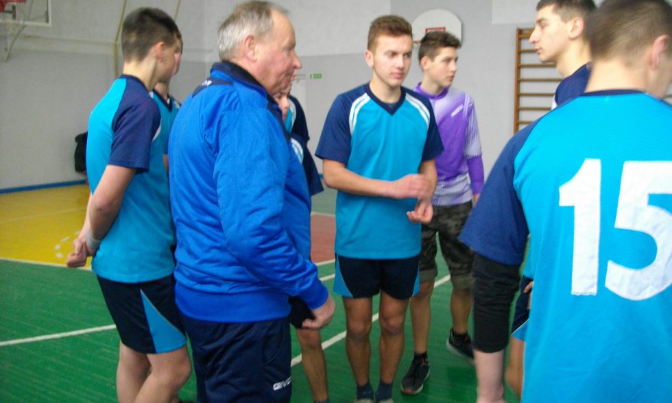 Змагання з волейболу серед юнаків