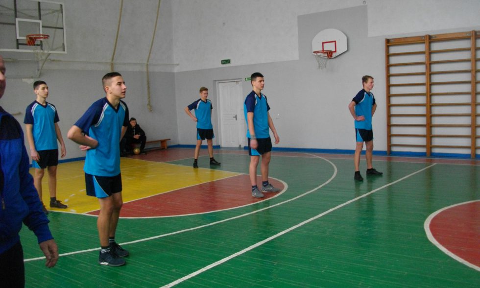 Змагання з волейболу серед юнаків