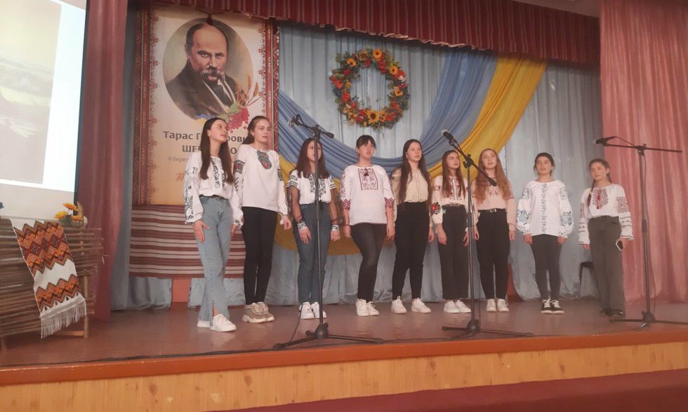 На вівтар Шевченкового слова я серце своє юне покладу