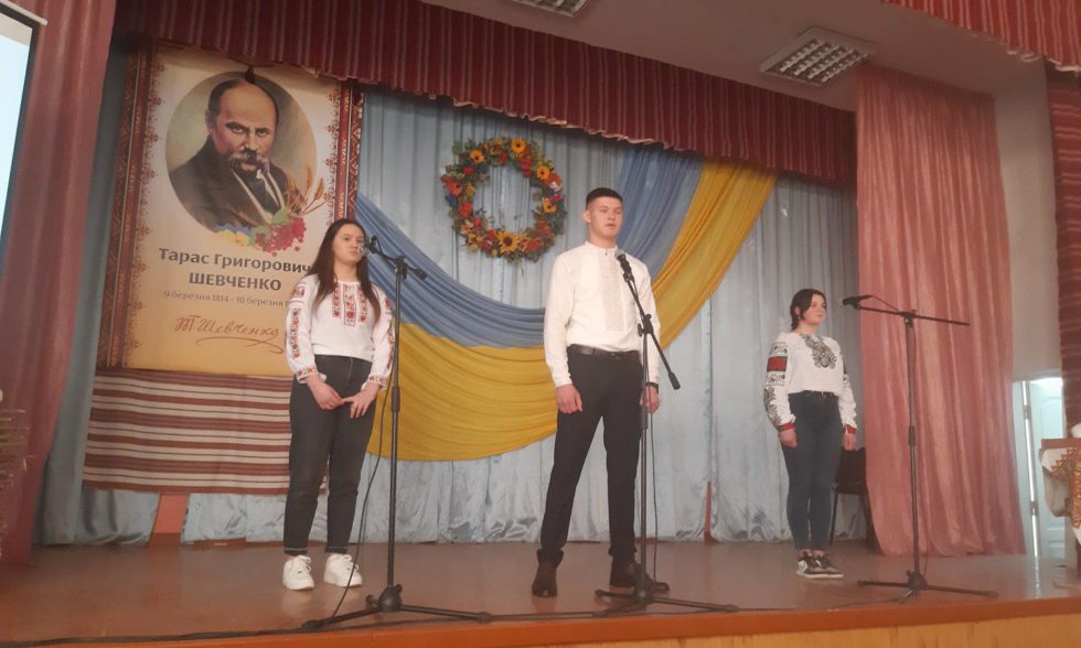 На вівтар Шевченкового слова я серце своє юне покладу