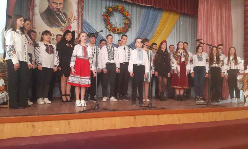 На вівтар Шевченкового слова я серце своє юне покладу