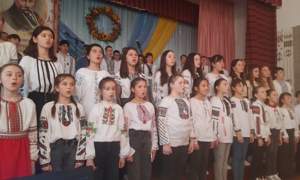 На вівтар Шевченкового слова я серце своє юне покладу