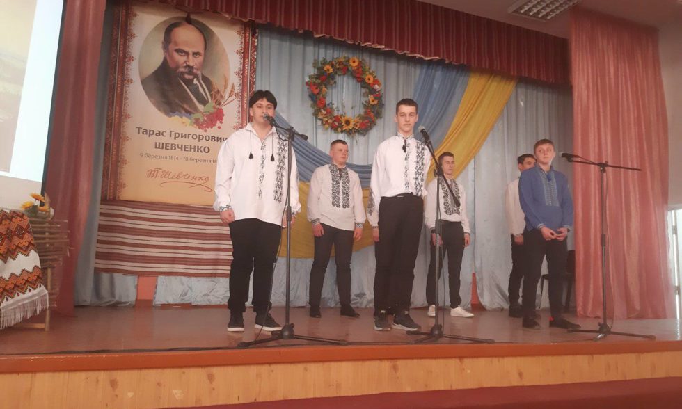 На вівтар Шевченкового слова я серце своє юне покладу