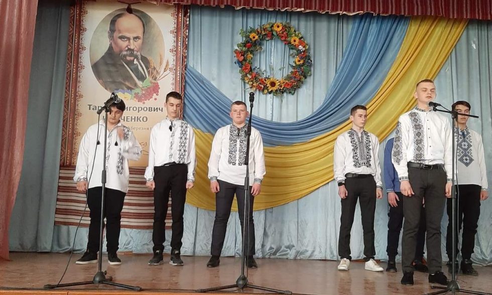 На вівтар Шевченкового слова я серце своє юне покладу