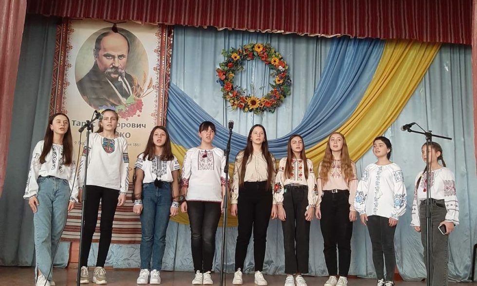 На вівтар Шевченкового слова я серце своє юне покладу