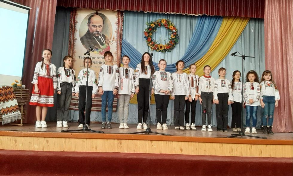 На вівтар Шевченкового слова я серце своє юне покладу