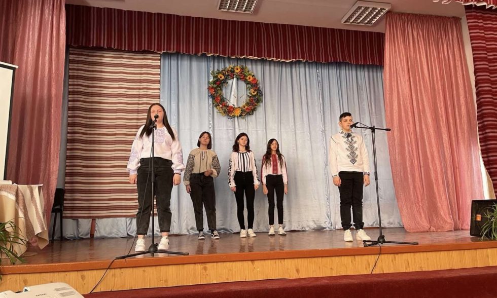 “Життя не вічне – вічні цінності людські.”