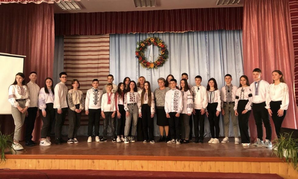 “Життя не вічне – вічні цінності людські.”