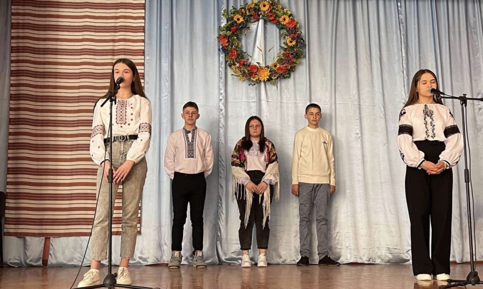 “Життя не вічне – вічні цінності людські.”