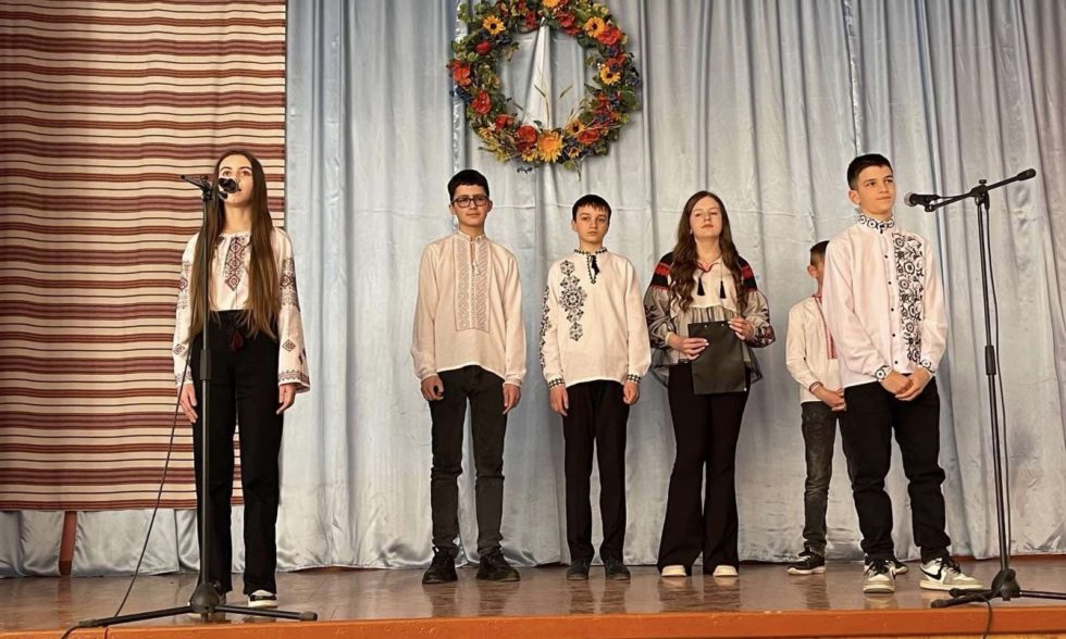 “Життя не вічне – вічні цінності людські.”