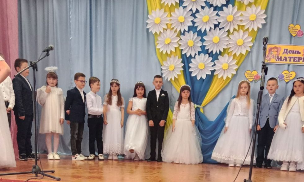 ДЕНЬ МАТЕРІ від учнів 3-А класу!