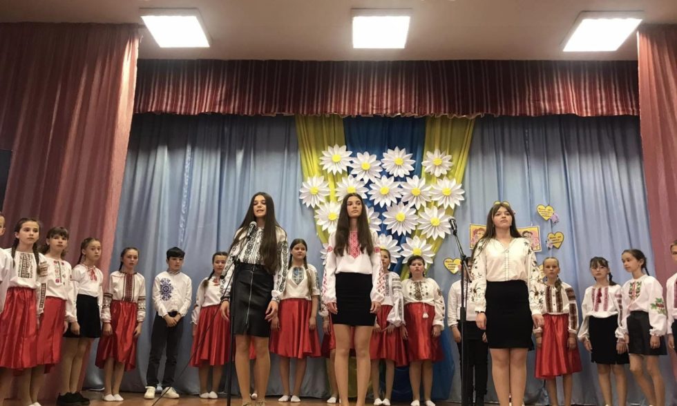 ” НЕХАЙ В ВІКАХ ЖИВЕ КРИЛАТЕ, БЛАГОСЛОВЕННЕ СЛОВО МАТИ!”