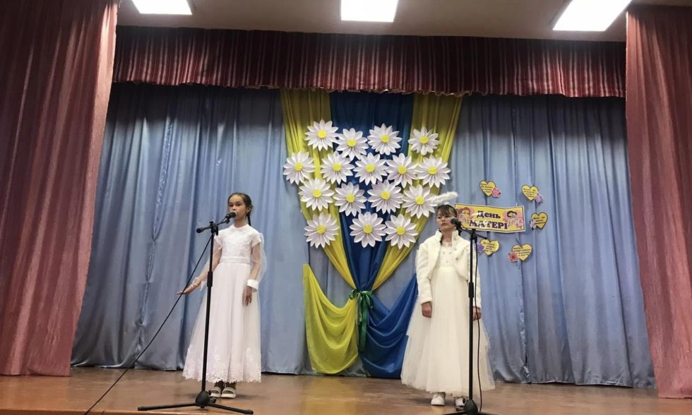 ” НЕХАЙ В ВІКАХ ЖИВЕ КРИЛАТЕ, БЛАГОСЛОВЕННЕ СЛОВО МАТИ!”