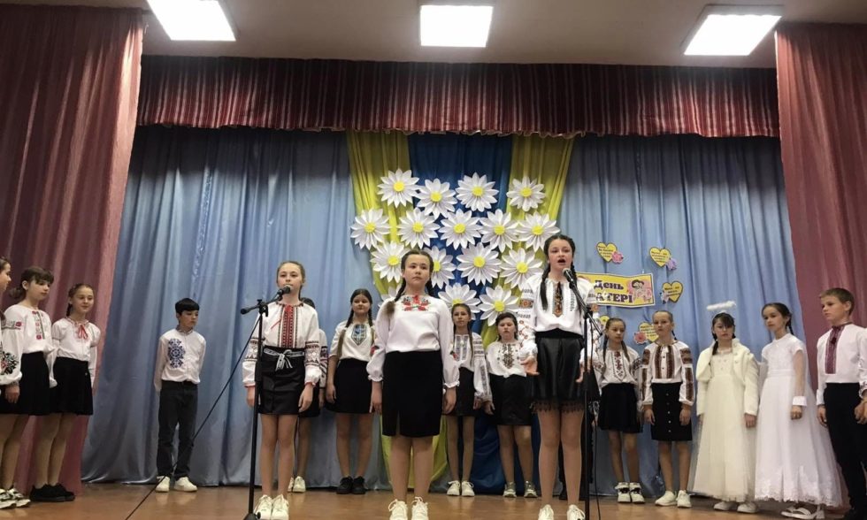 ” НЕХАЙ В ВІКАХ ЖИВЕ КРИЛАТЕ, БЛАГОСЛОВЕННЕ СЛОВО МАТИ!”