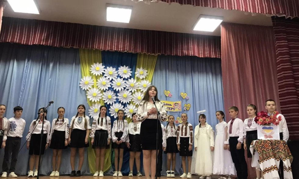 ” НЕХАЙ В ВІКАХ ЖИВЕ КРИЛАТЕ, БЛАГОСЛОВЕННЕ СЛОВО МАТИ!”