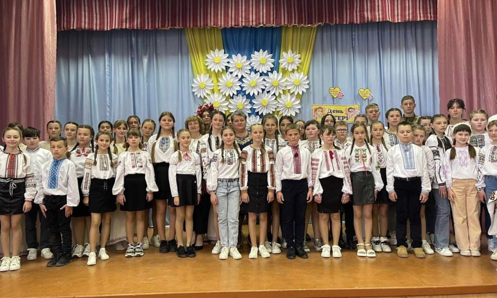 ” НЕХАЙ В ВІКАХ ЖИВЕ КРИЛАТЕ, БЛАГОСЛОВЕННЕ СЛОВО МАТИ!”