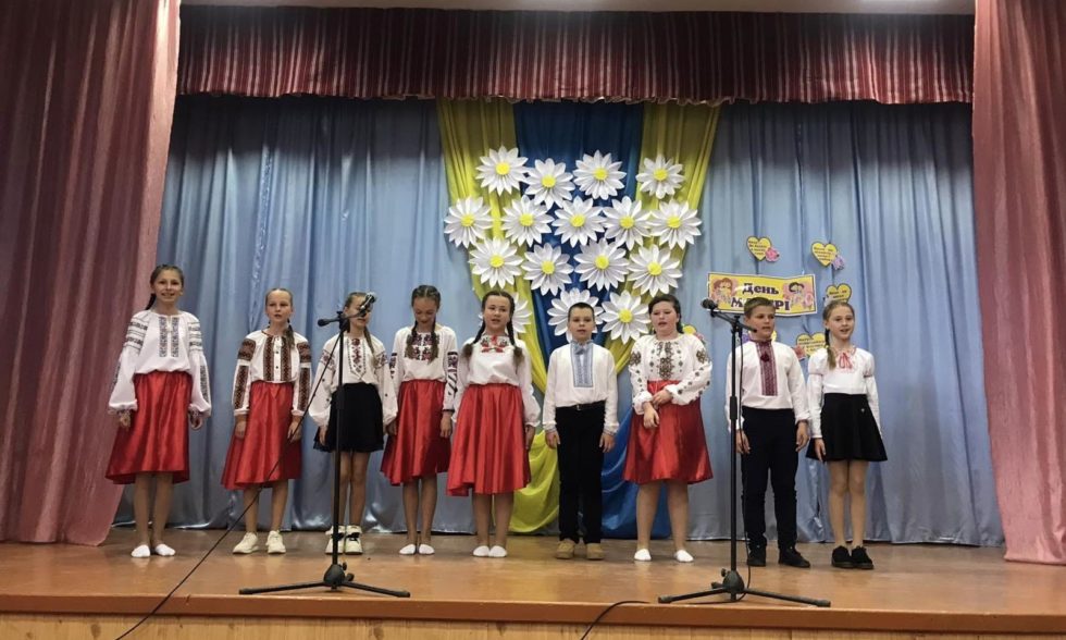 ” НЕХАЙ В ВІКАХ ЖИВЕ КРИЛАТЕ, БЛАГОСЛОВЕННЕ СЛОВО МАТИ!”