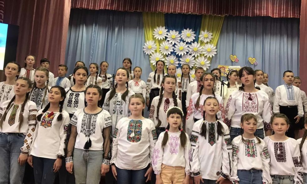 ” НЕХАЙ В ВІКАХ ЖИВЕ КРИЛАТЕ, БЛАГОСЛОВЕННЕ СЛОВО МАТИ!”