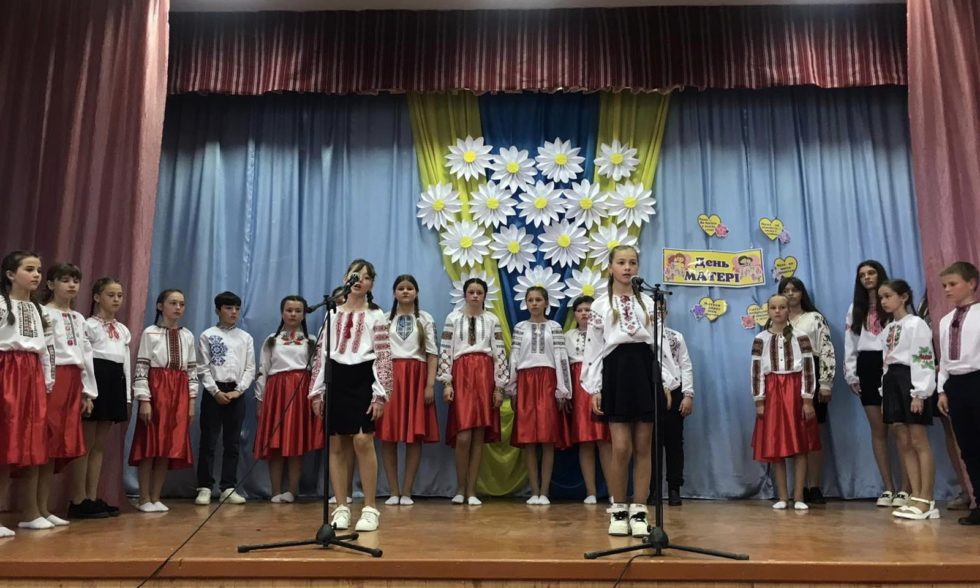 ” НЕХАЙ В ВІКАХ ЖИВЕ КРИЛАТЕ, БЛАГОСЛОВЕННЕ СЛОВО МАТИ!”