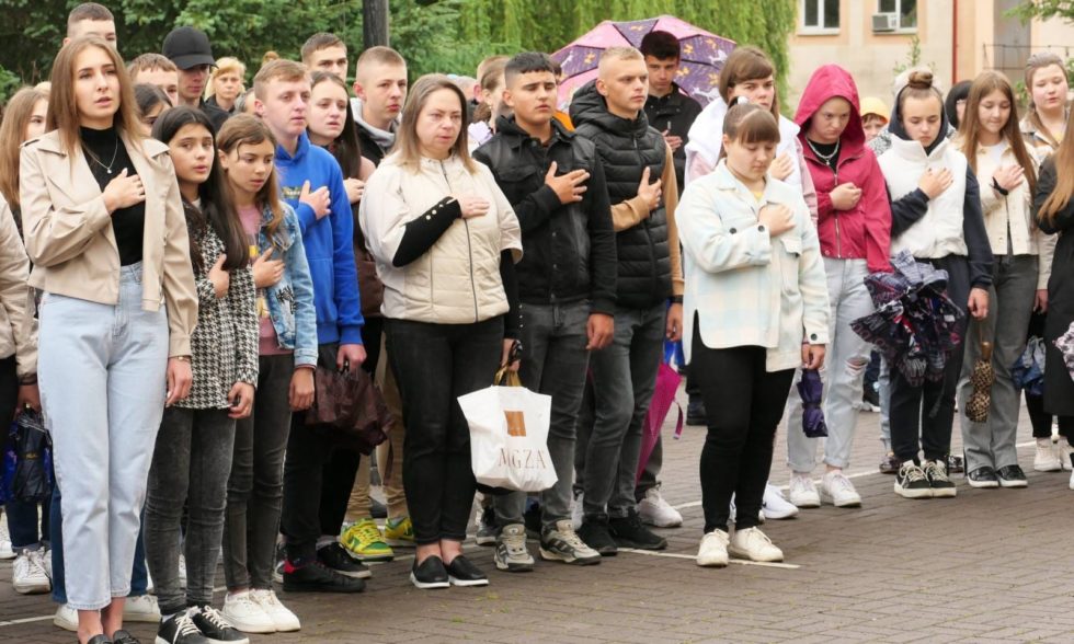 У ЧОРНОЛІЗЦЯХ ВІДКРИЛИ АНОТАЦІЙНУ ДОШКУ ГЕРОЮ ВОЛОДИМИРУ КОЗАКУ