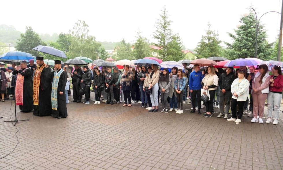 У ЧОРНОЛІЗЦЯХ ВІДКРИЛИ АНОТАЦІЙНУ ДОШКУ ГЕРОЮ ВОЛОДИМИРУ КОЗАКУ