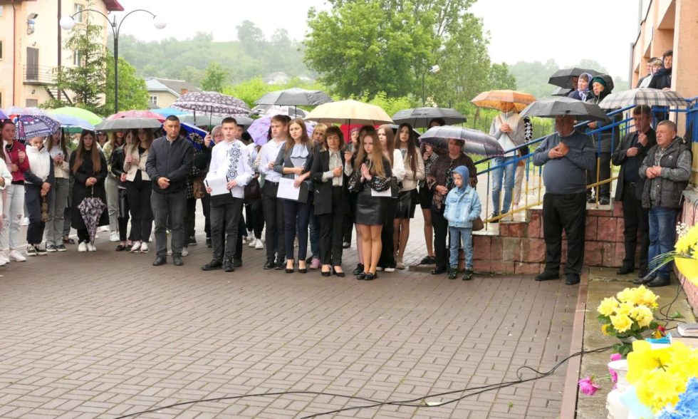 У ЧОРНОЛІЗЦЯХ ВІДКРИЛИ АНОТАЦІЙНУ ДОШКУ ГЕРОЮ ВОЛОДИМИРУ КОЗАКУ