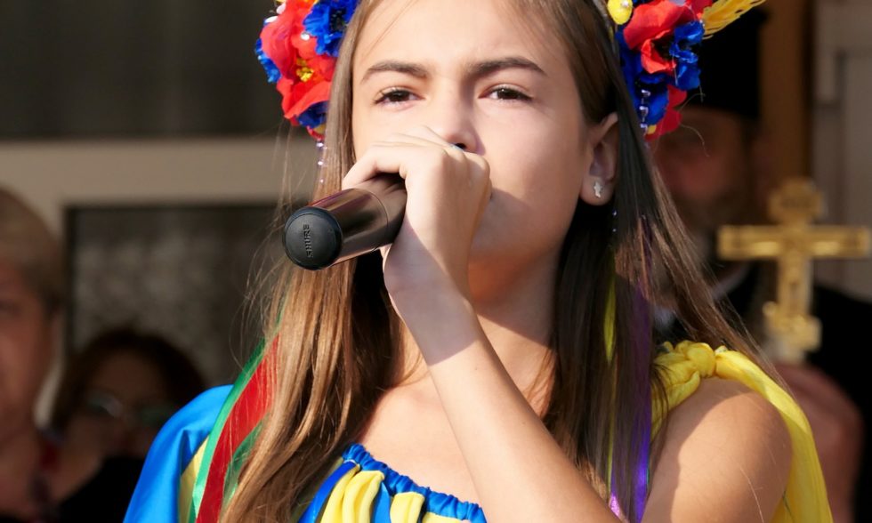 УЖЕ 20-Й РІК ПОСПІЛЬ ЧОРНОЛІЗЬКИЙ ЛІЦЕЙ ВІТАЄ ПЕРШАЧКІВ