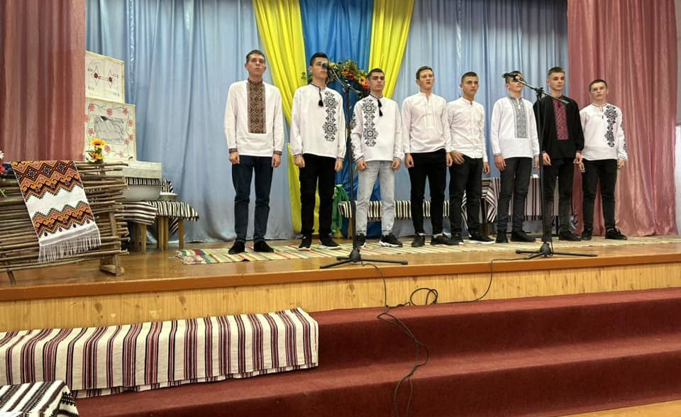 «Із чорнобривців сплетена душа моєї мови!»