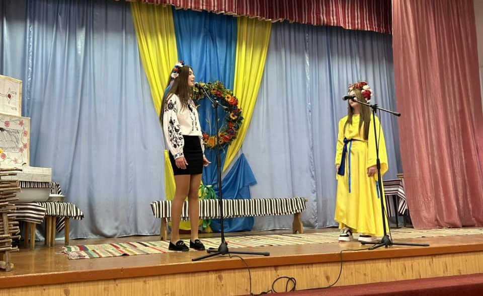 «Із чорнобривців сплетена душа моєї мови!»