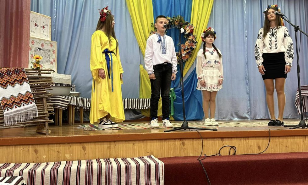 «Із чорнобривців сплетена душа моєї мови!»