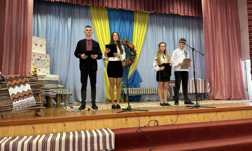 «Із чорнобривців сплетена душа моєї мови!»