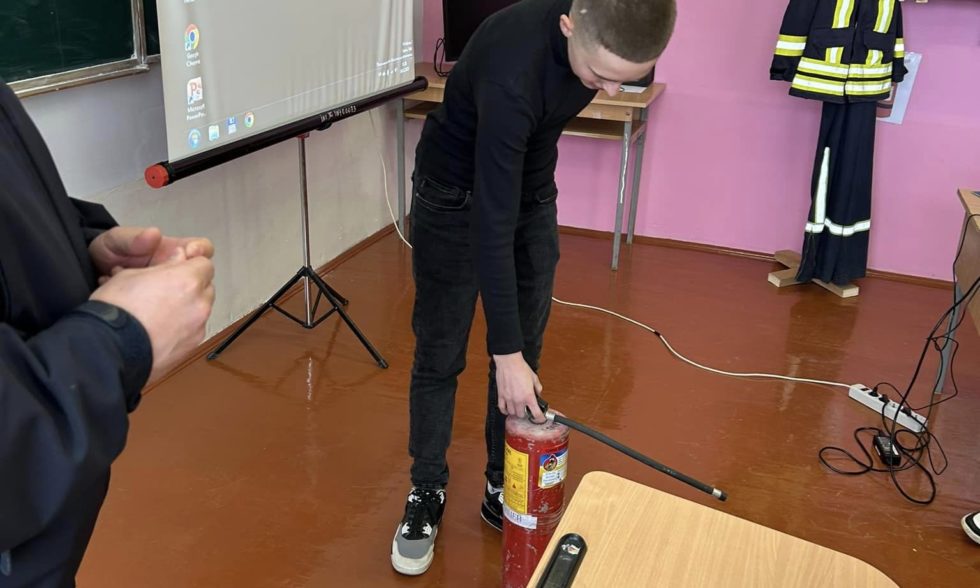 Урок правил поведінки при пожежі від працівників ДСНС