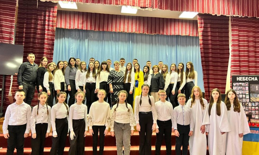 «Країна на коліна не встала –  Героям вічна слава!»