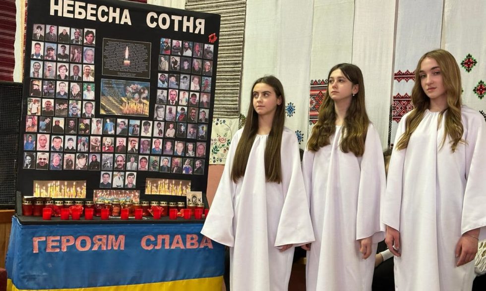 «Країна на коліна не встала –  Героям вічна слава!»