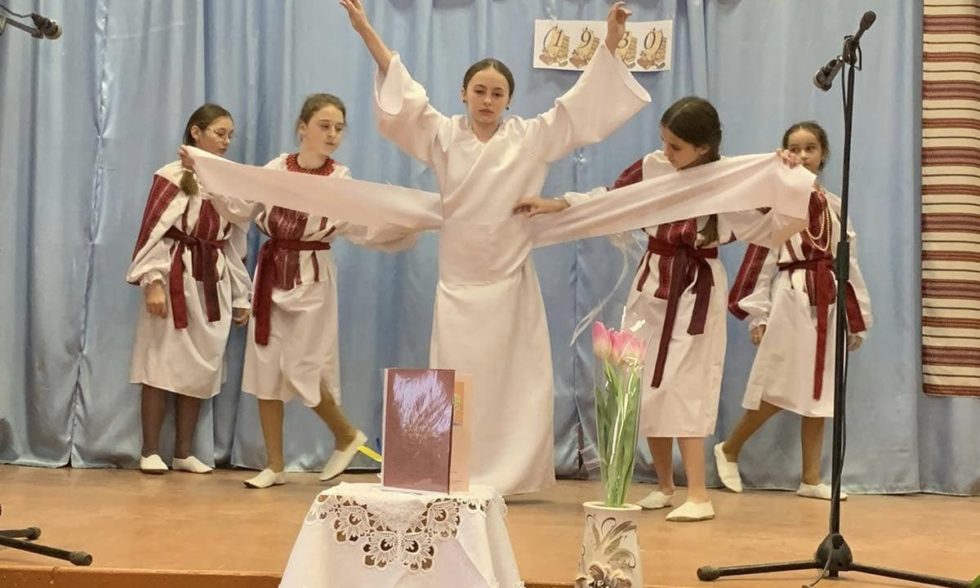 Літературні читання, «Як пахне весна перемогою, а ще – словом правдивим Ліни…»