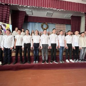 «На маминих долонях – калиновий діамант»