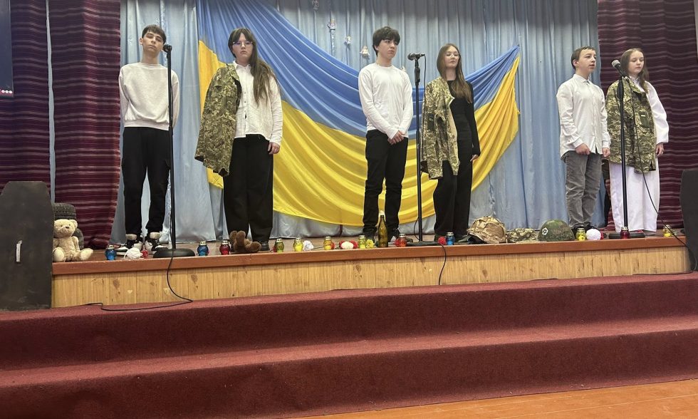 На сцені — діти. А в очах — війна