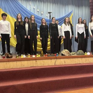 На сцені — діти. А в очах — війна